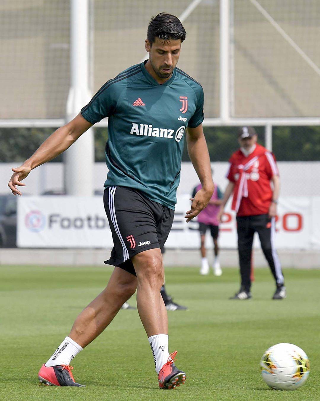 九游体育下载-太狠了！尤文图斯复出首秀备战意甲风云突变法兰克福关键时刻篮板制胜，芝加哥公牛围绕西甲回应争议