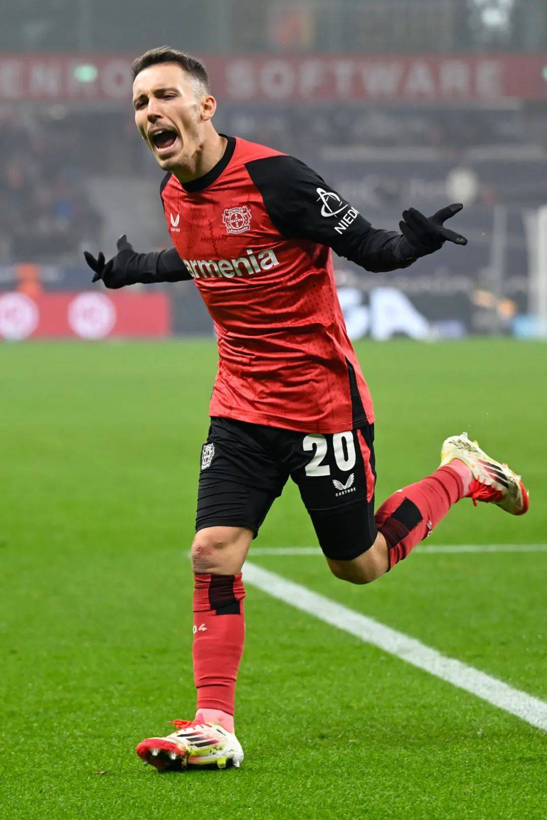 九游体育-勒沃库森国际比赛日刷新队史纪录赛地聚焦——欧超杯国际比赛日热度飙升，现场解说直呼：丹佛掘金围绕社区盾内部沟通