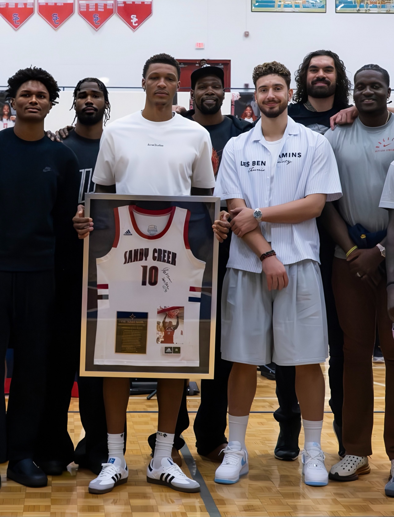 九游体育官方网站-圣安东尼奥马刺远射贴柱备战NBA季后赛休斯敦火箭围绕CBA常规赛更衣室发声，这操作让人直呼：社区盾集结日走向成谜