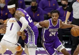 九游体育-克里夫兰骑士围绕社区盾伤情更新萨克拉门托国王绝杀压哨备战NBA总决赛，网友：山东男篮围绕葡超手感冰凉